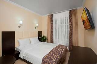 Гостиница Top Hill Hotel Краснодар Стандартный двухместный номер с 1 кроватью или 2 отдельными кроватями-1
