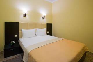 Гостиница Top Hill Hotel Краснодар Стандартный двухместный номер с 1 кроватью или 2 отдельными кроватями-2
