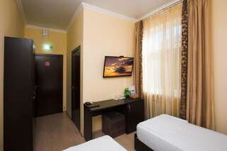 Гостиница Top Hill Hotel Краснодар Стандартный двухместный номер с 1 кроватью или 2 отдельными кроватями-3